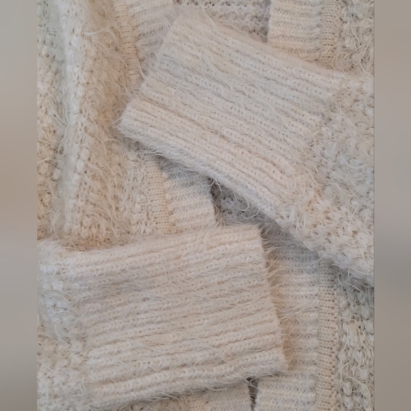 Pins & Needles Urban Outfitters Cream Soft Eyelash Open Front Caridgan - Size XS - Picture 6 of 9